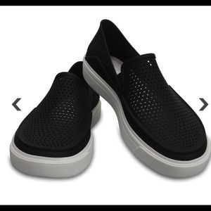 Woman’s Roko CitiLane slip on crocs size 8